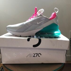 Nike Women’s Air Max 270 Size 8
